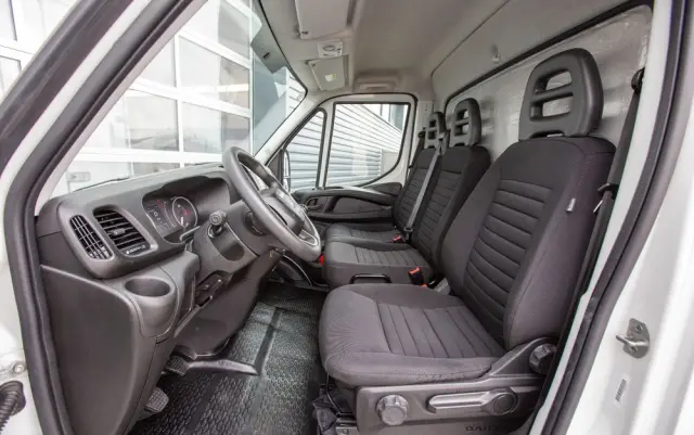 IVECO Daily 35C16 2.3 KONTENER + WINDA dHollandia 750kg koła bliźniaki 