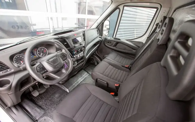 IVECO Daily 35C16 2.3 KONTENER + WINDA dHollandia 750kg koła bliźniaki 