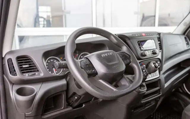 IVECO Daily 35C16 2.3 KONTENER + WINDA dHollandia 750kg koła bliźniaki 