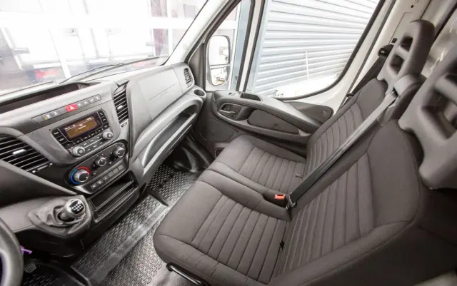 IVECO Daily 35C16 2.3 KONTENER + WINDA dHollandia 750kg koła bliźniaki 