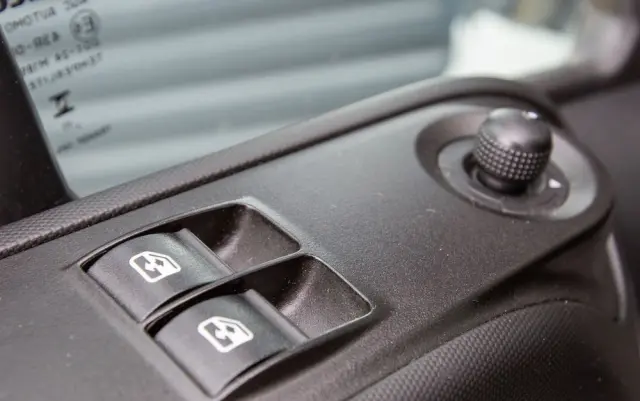 IVECO Daily 35C16 2.3 KONTENER + WINDA dHollandia 750kg koła bliźniaki 