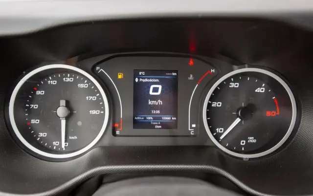 IVECO Daily 35C16 2.3 KONTENER + WINDA dHollandia 750kg koła bliźniaki 