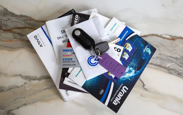 IVECO Daily 35C16 2.3 KONTENER + WINDA dHollandia 750kg koła bliźniaki 