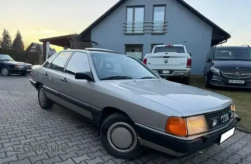 AUDI 100 