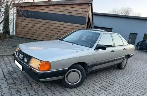 AUDI 100 