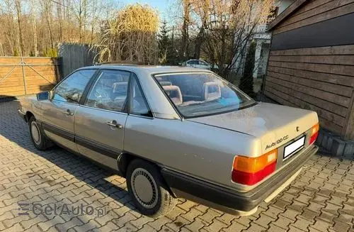AUDI 100 