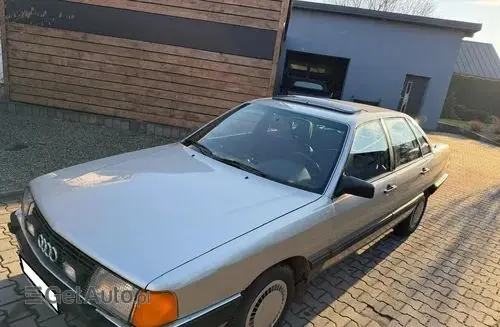 AUDI 100 