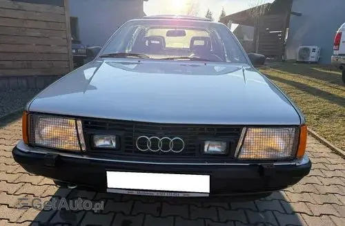 AUDI 100 