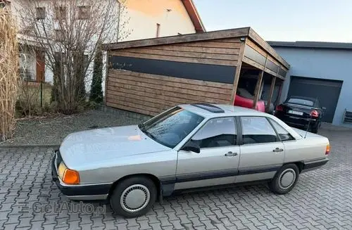 AUDI 100 
