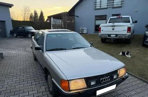 AUDI 100 