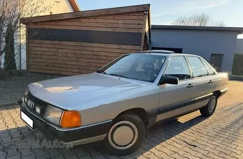 AUDI 100 