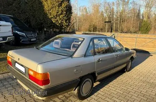 AUDI 100 