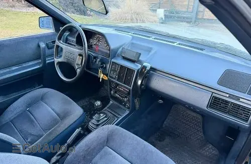 AUDI 100 