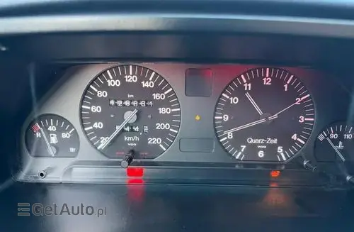 AUDI 100 