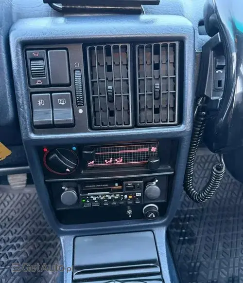 AUDI 100 