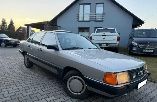 AUDI 100 