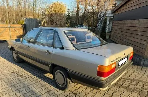 AUDI 100 