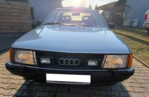 AUDI 100 