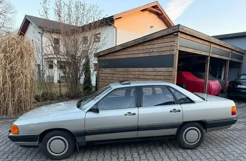 AUDI 100 