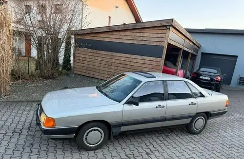 AUDI 100 