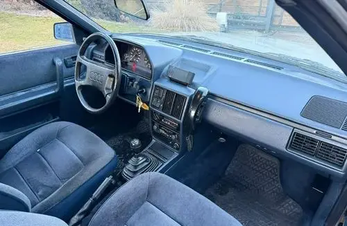 AUDI 100 