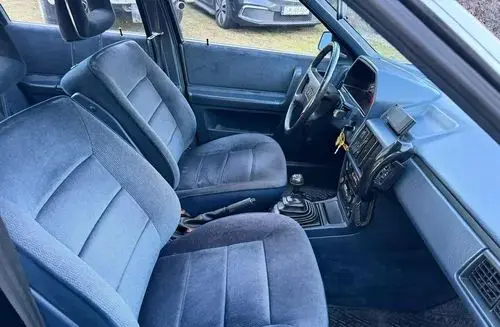 AUDI 100 