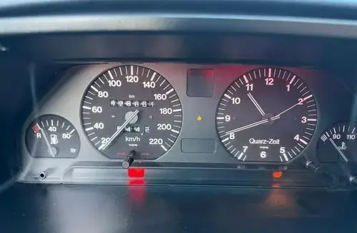 AUDI 100 