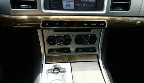 JAGUAR XF 
