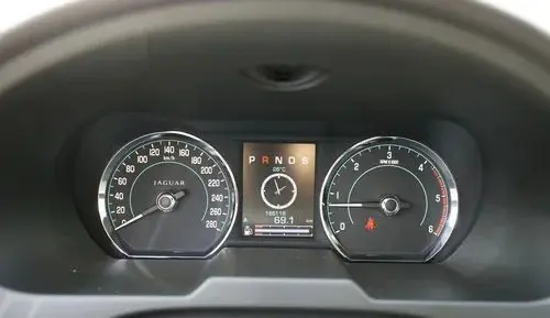 JAGUAR XF 