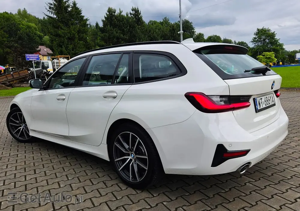 BMW Seria 3 320d Sport Line