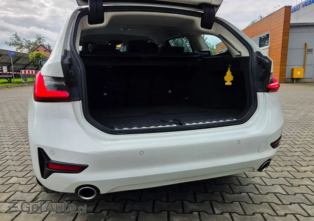 BMW Seria 3 320d Sport Line