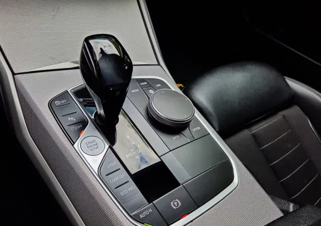 BMW Seria 3 320d Sport Line