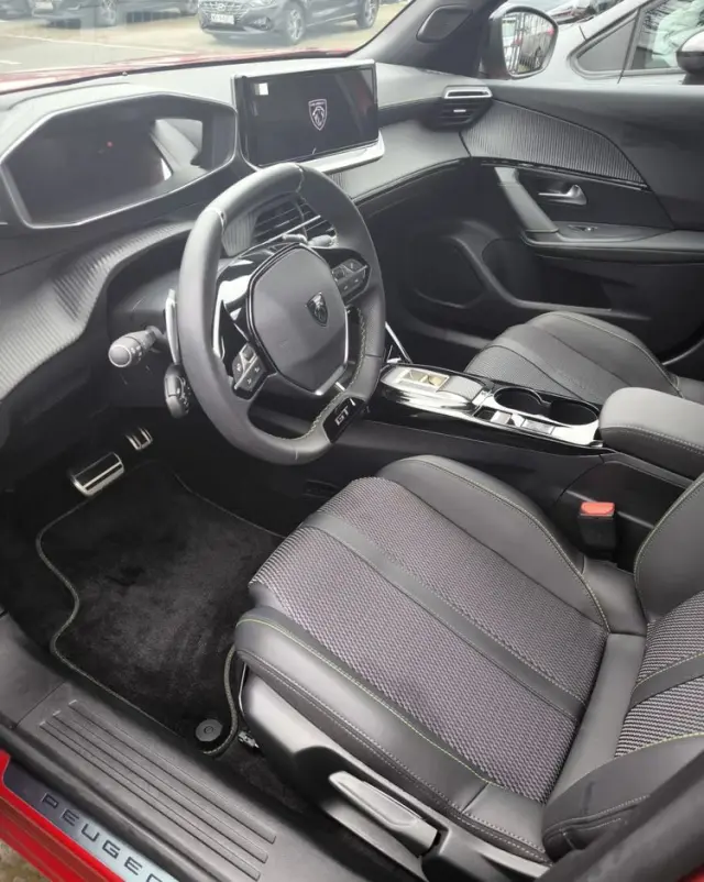 PEUGEOT 2008 PureTech mHEV GT e-DCS6