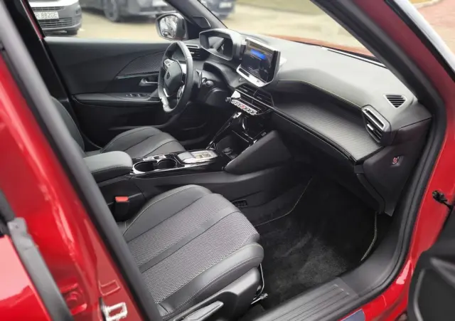 PEUGEOT 2008 PureTech mHEV GT e-DCS6