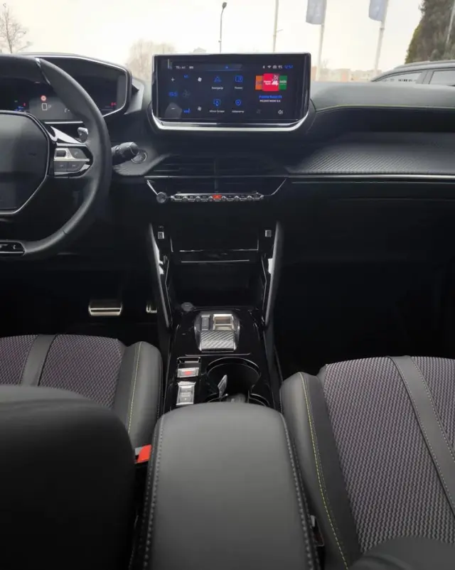 PEUGEOT 2008 PureTech mHEV GT e-DCS6