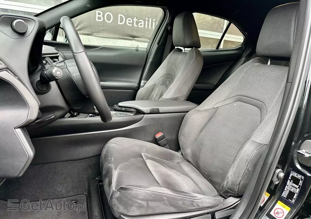 LEXUS UX 250h Business Edition