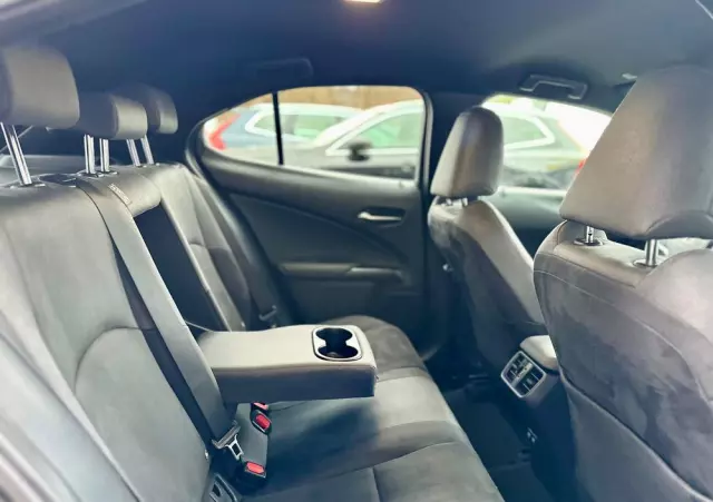 LEXUS UX 250h Business Edition