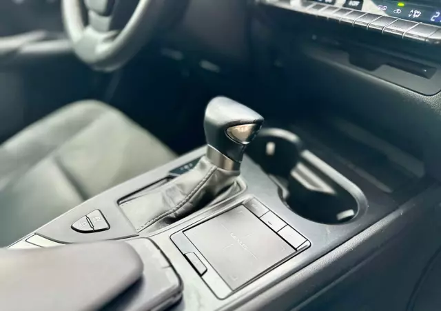 LEXUS UX 250h Business Edition