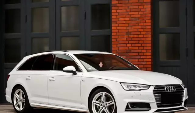 AUDI A4 