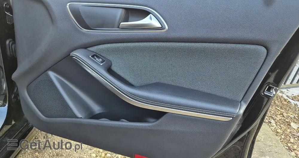 MERCEDES-BENZ Klasa A 180 (BlueEFFICIENCY) Urban