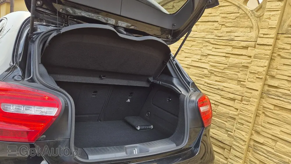 MERCEDES-BENZ Klasa A 180 (BlueEFFICIENCY) Urban