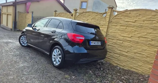 MERCEDES-BENZ Klasa A 180 (BlueEFFICIENCY) Urban
