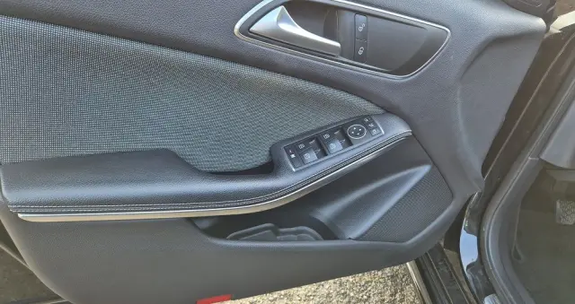 MERCEDES-BENZ Klasa A 180 (BlueEFFICIENCY) Urban