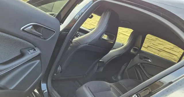 MERCEDES-BENZ Klasa A 180 (BlueEFFICIENCY) Urban