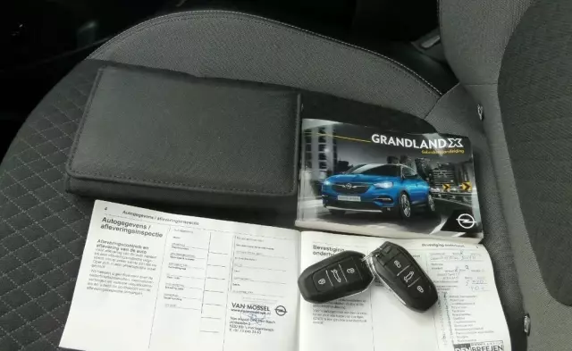 OPEL Grandland 