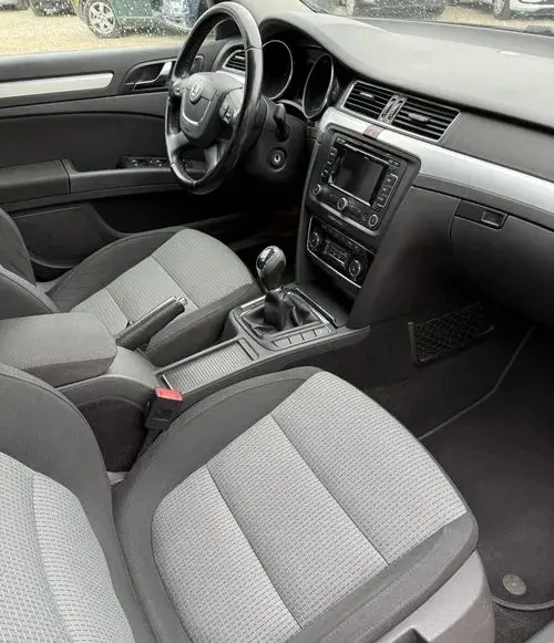 SKODA Superb 