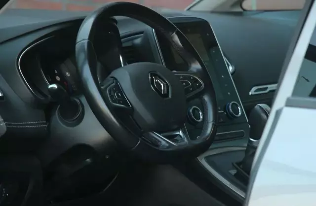 RENAULT Grand Scenic 