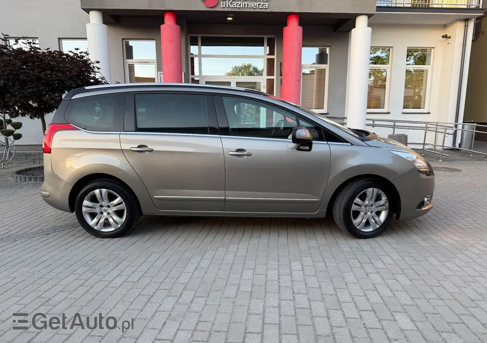 PEUGEOT 5008 155 THP Family