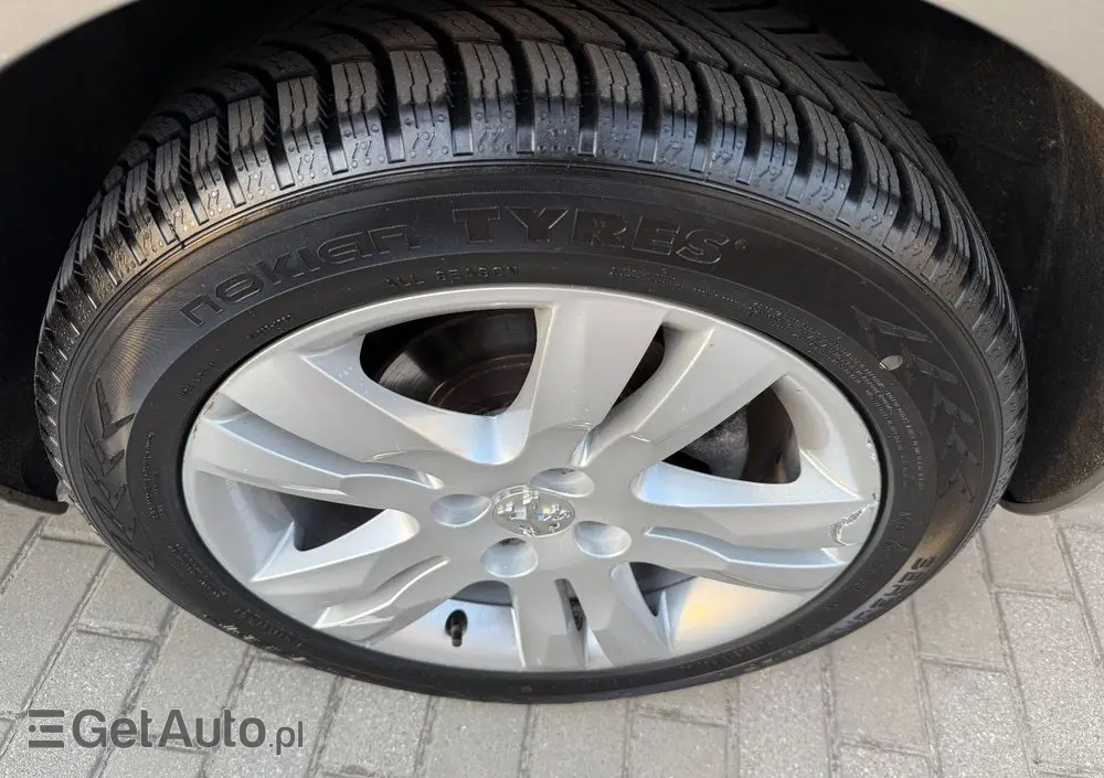 PEUGEOT 5008 155 THP Family