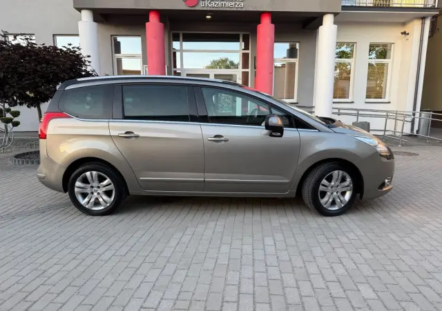 PEUGEOT 5008 155 THP Family